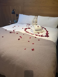 This is how they decorate our bedroom in our wedding day