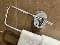 Das Badezimmer wurde auch nach Aufforderung des Hotels nicht sauber geputzt und alles ist alt und defekt