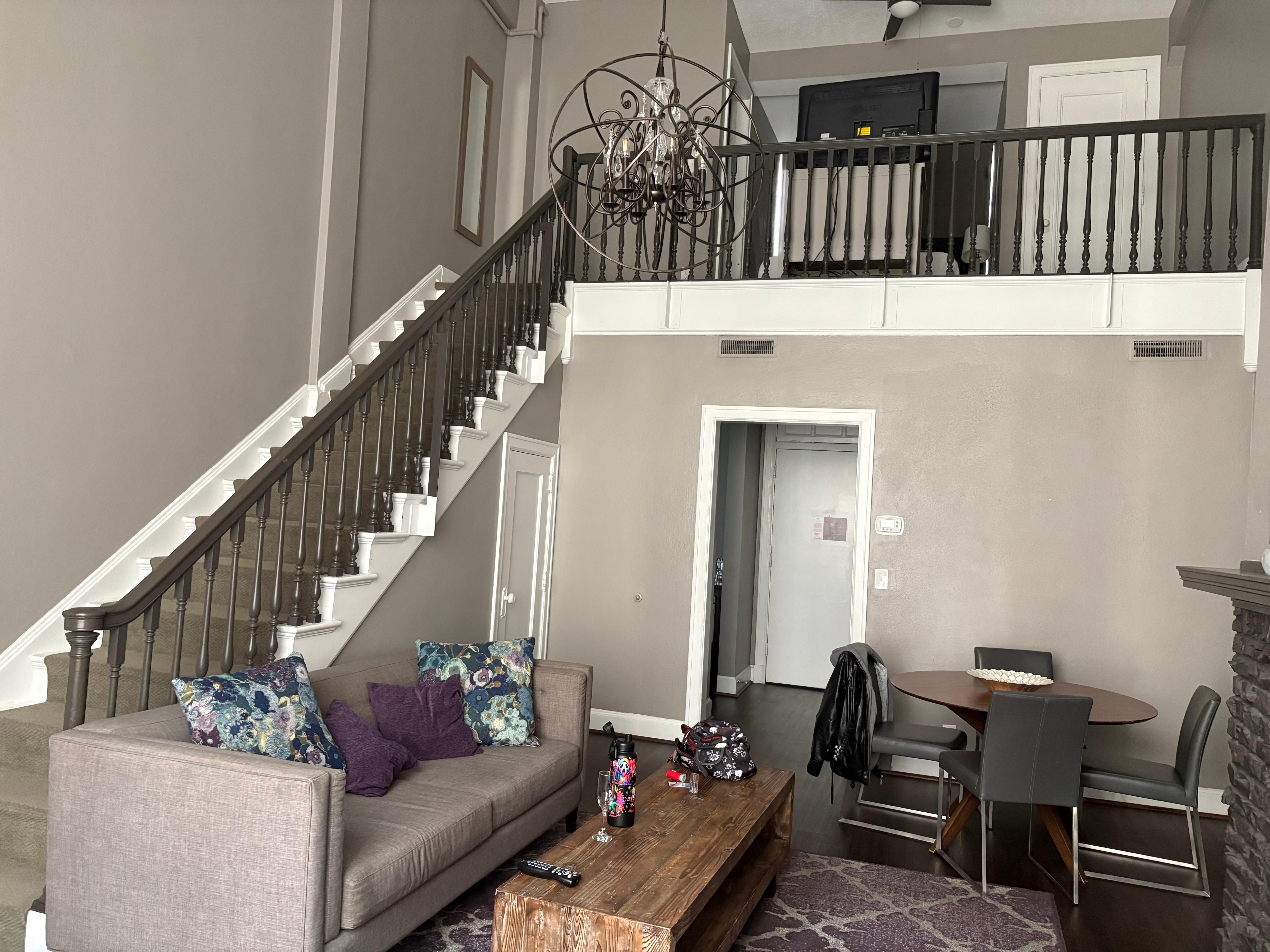 Queen loft suite