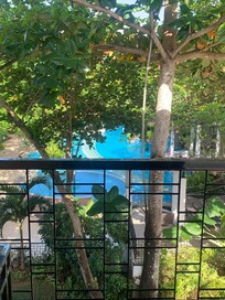 Víew from my room overlooking the pool also u have a balcony 🙌🙌