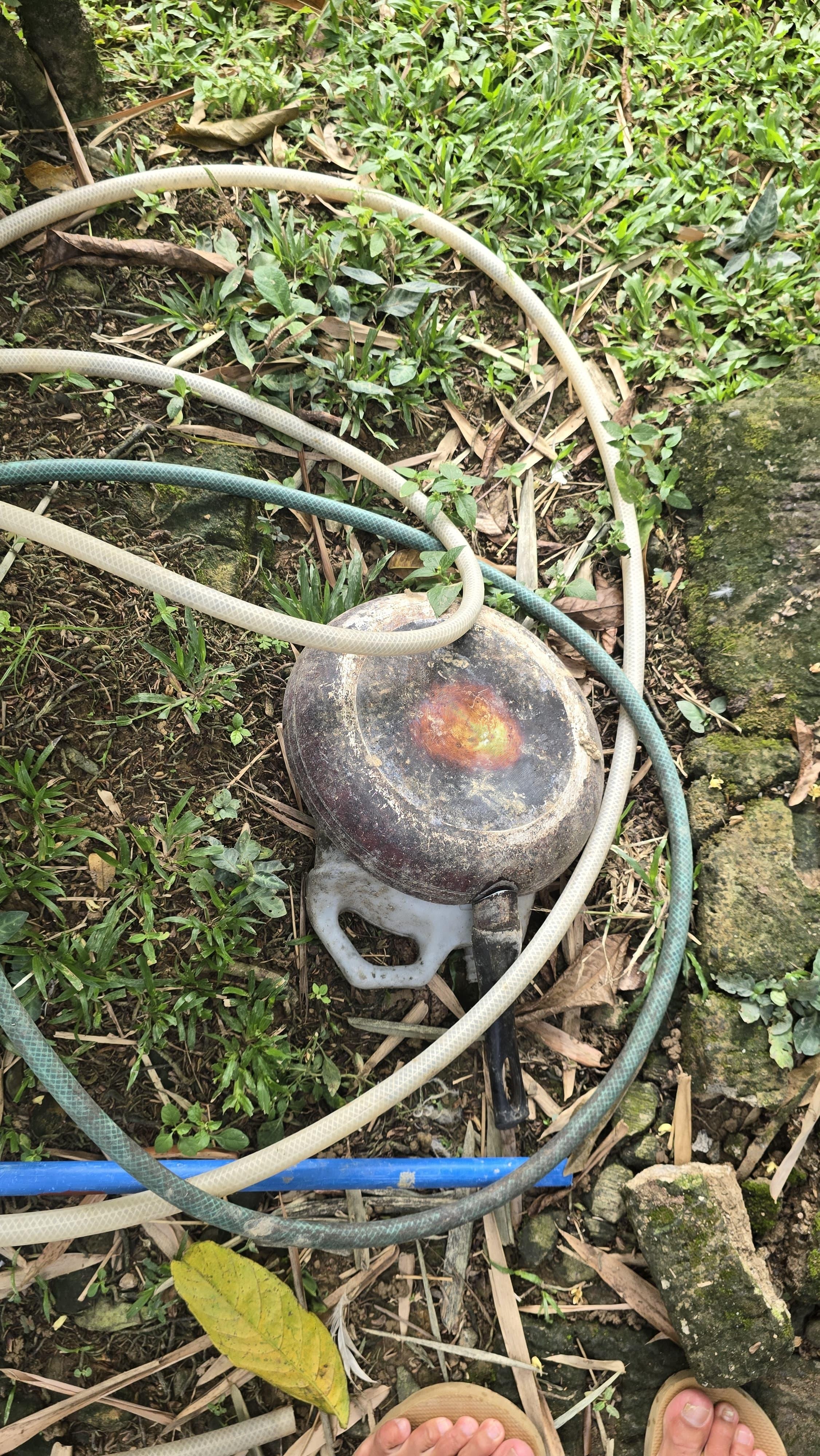 Casserole qui traîne dehors