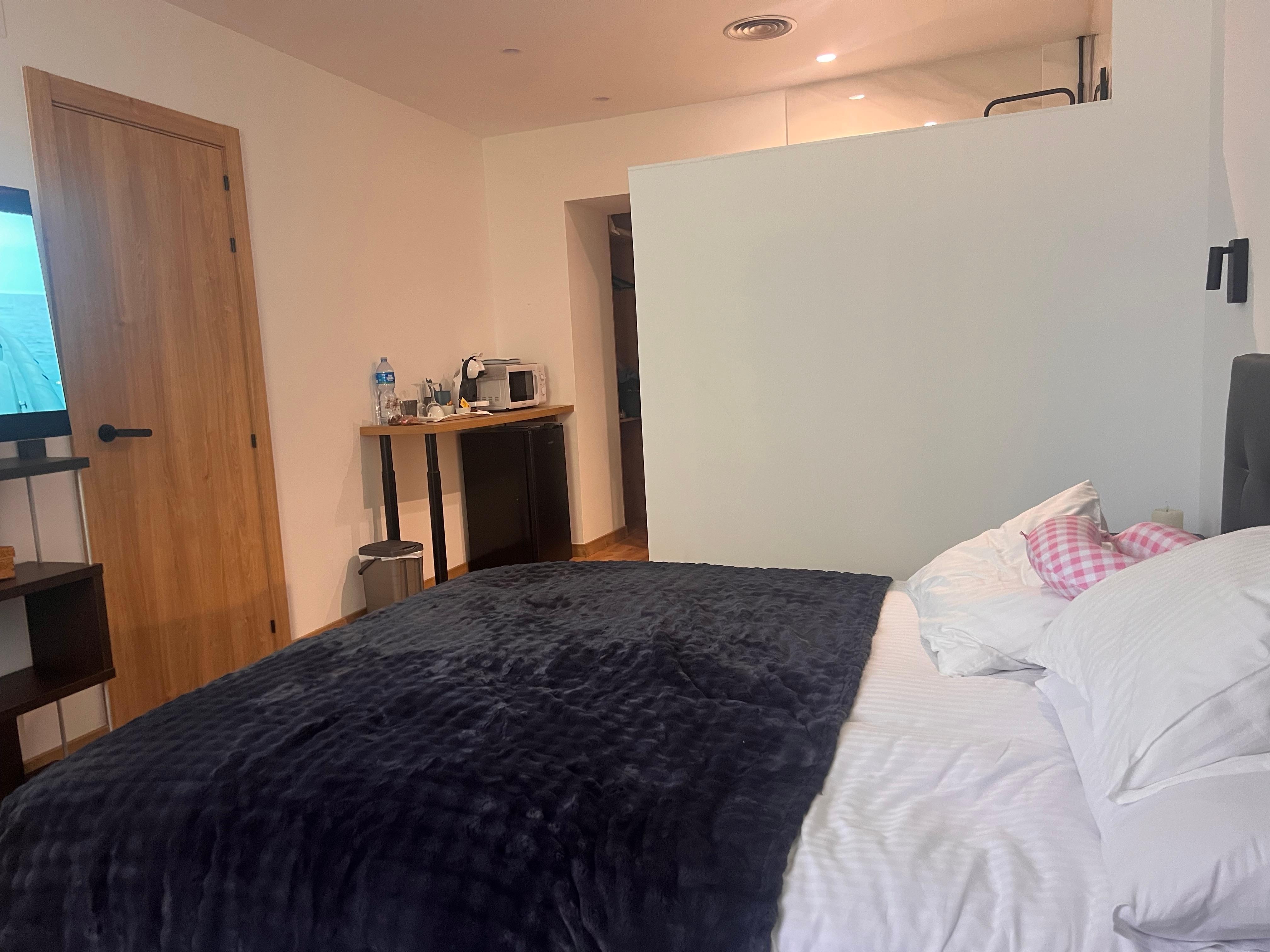 Great and spacious room ☺️ with everything you need 