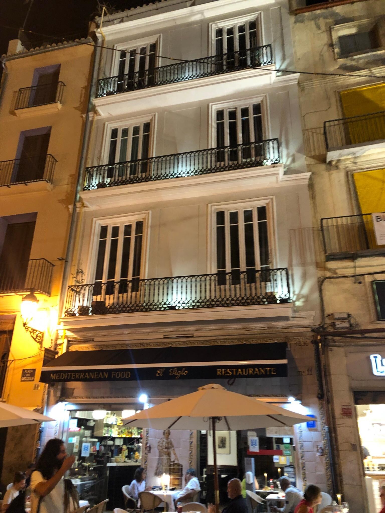 Book Hotel El Siglo in Valencia