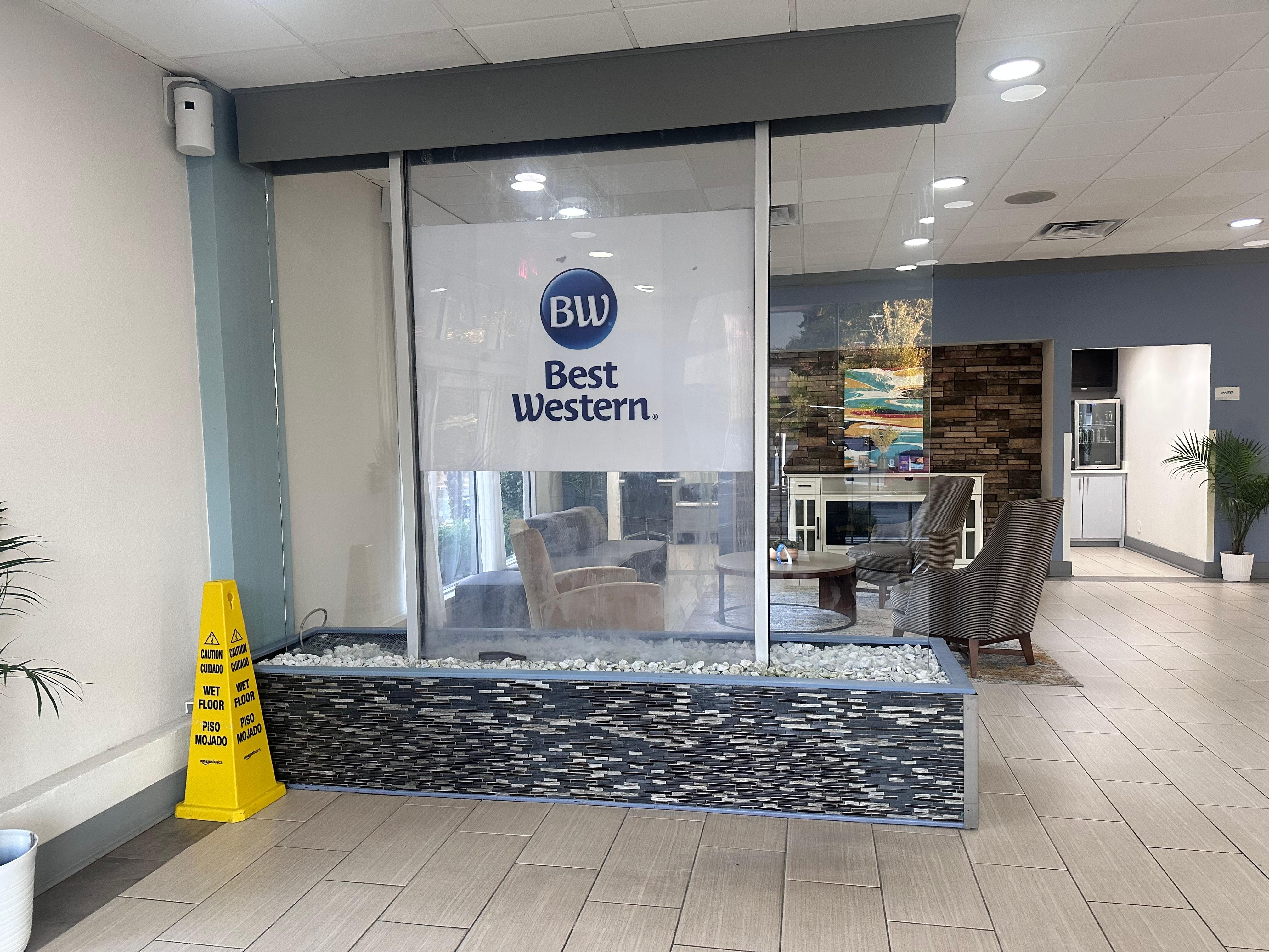 I imagine this has a water feature. It would be a great addition especially on a warm day