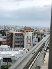 ゆいレール儀保から撮りました。