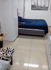 Solo estaba una cama para una persona y yo pagué para un alojamiento de 3 personas