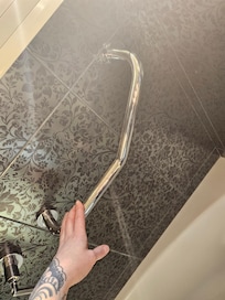 Unstable shower bar