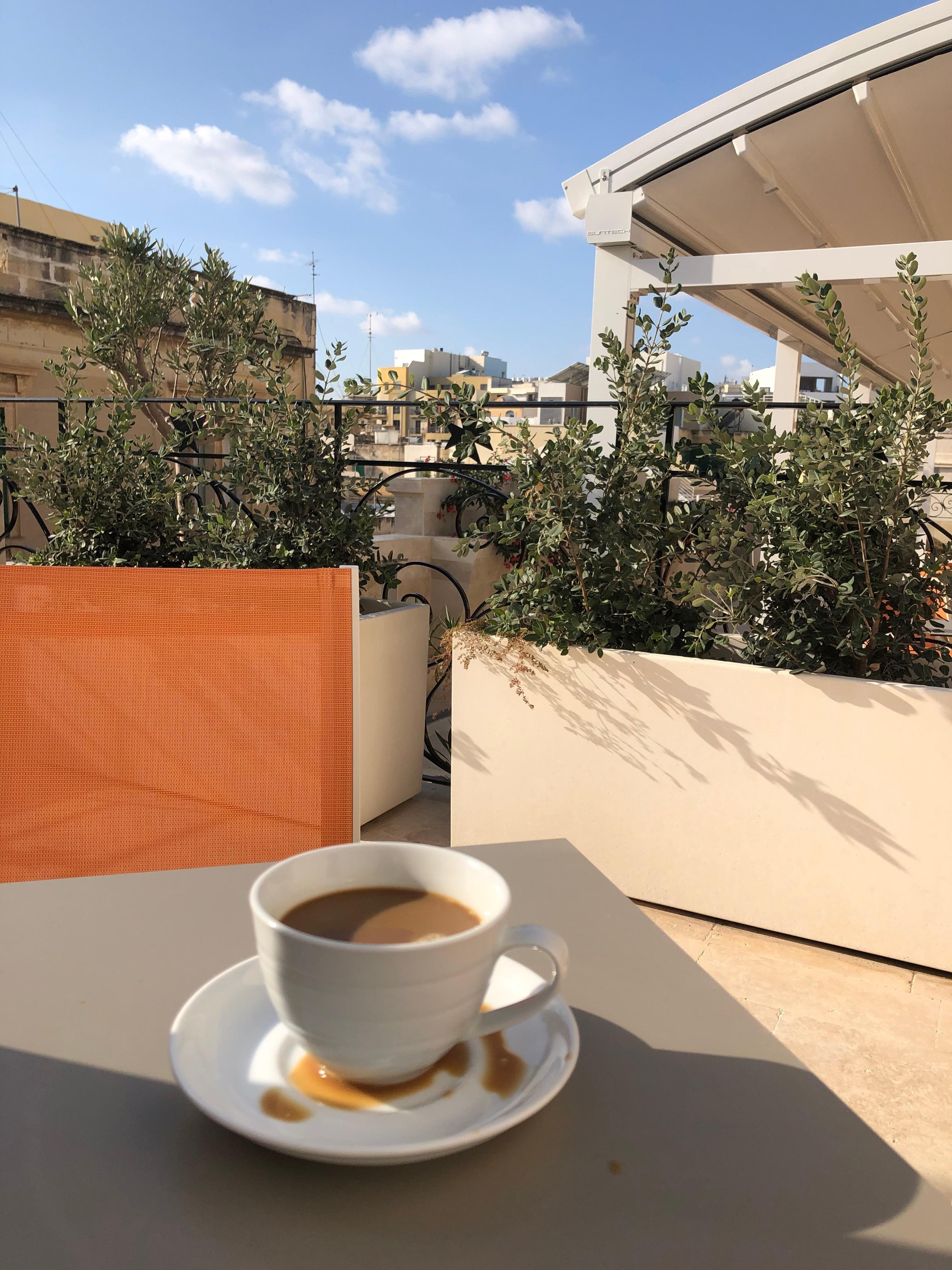 Kaffe på takterrassen:)