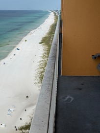 The dirty railing