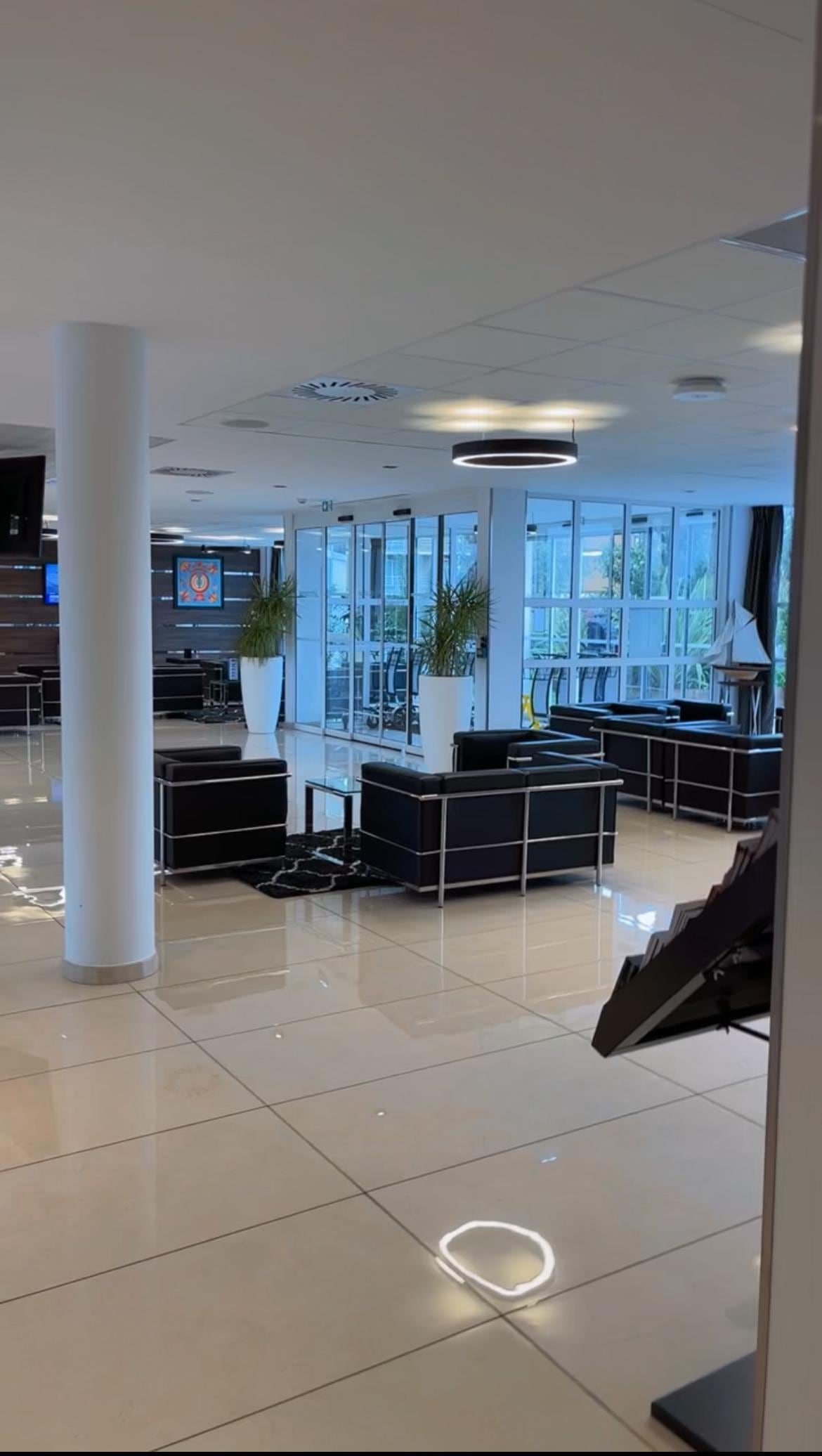 La réception de l’hôtel 10/10 