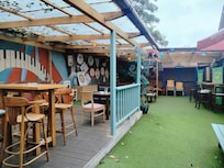 Pub con giardino esterno