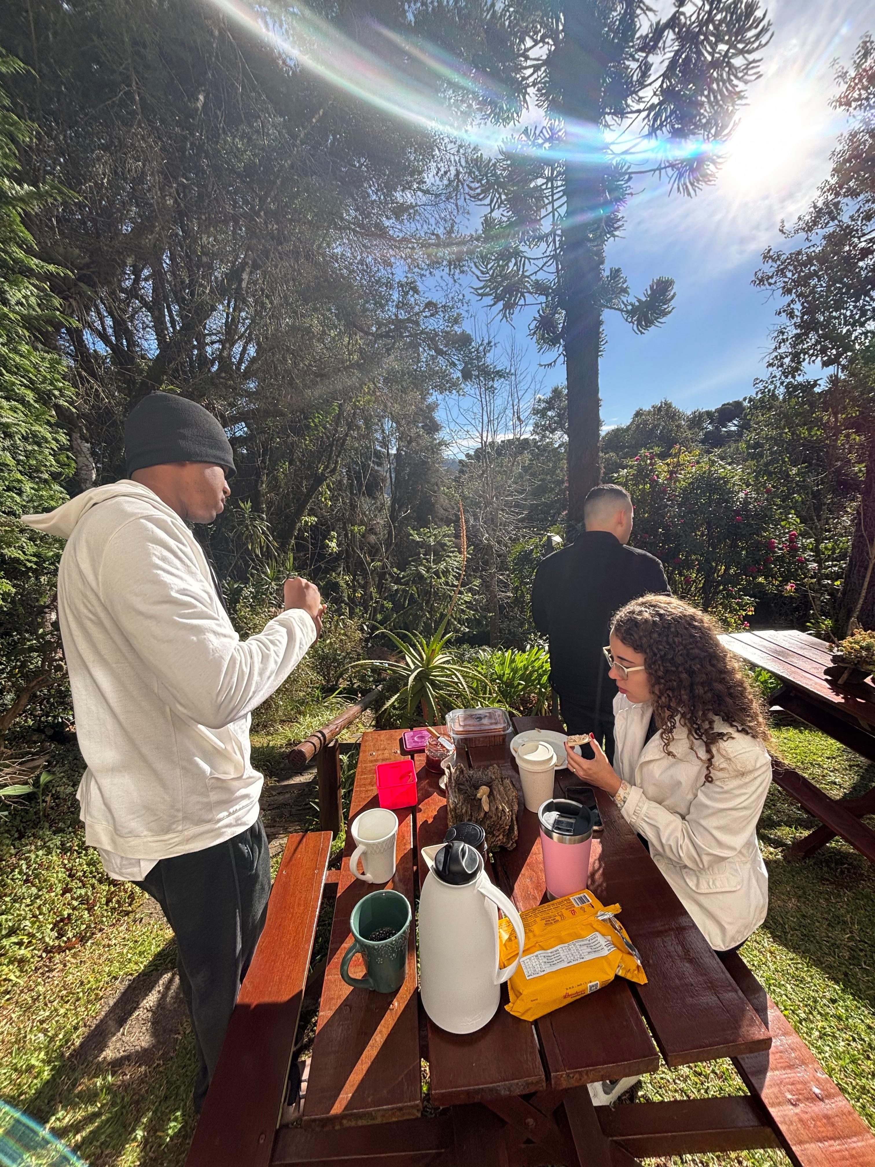 Espaço externo para refeições. Ótimo para se conectar a natureza 