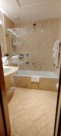 Bagno con vasca/doccia