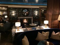 Salon avec cheminée