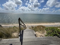 Treppe vom Grundstück zum Strand