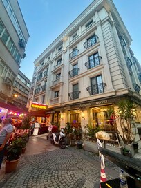 Outside and entry to Anthemis Hotel.