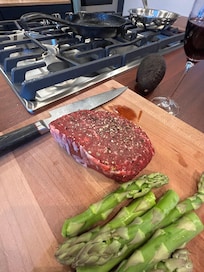 Kitchen was great for hungry boat people. Everything worked well, nice place to cook, meals were effortless and tasty.