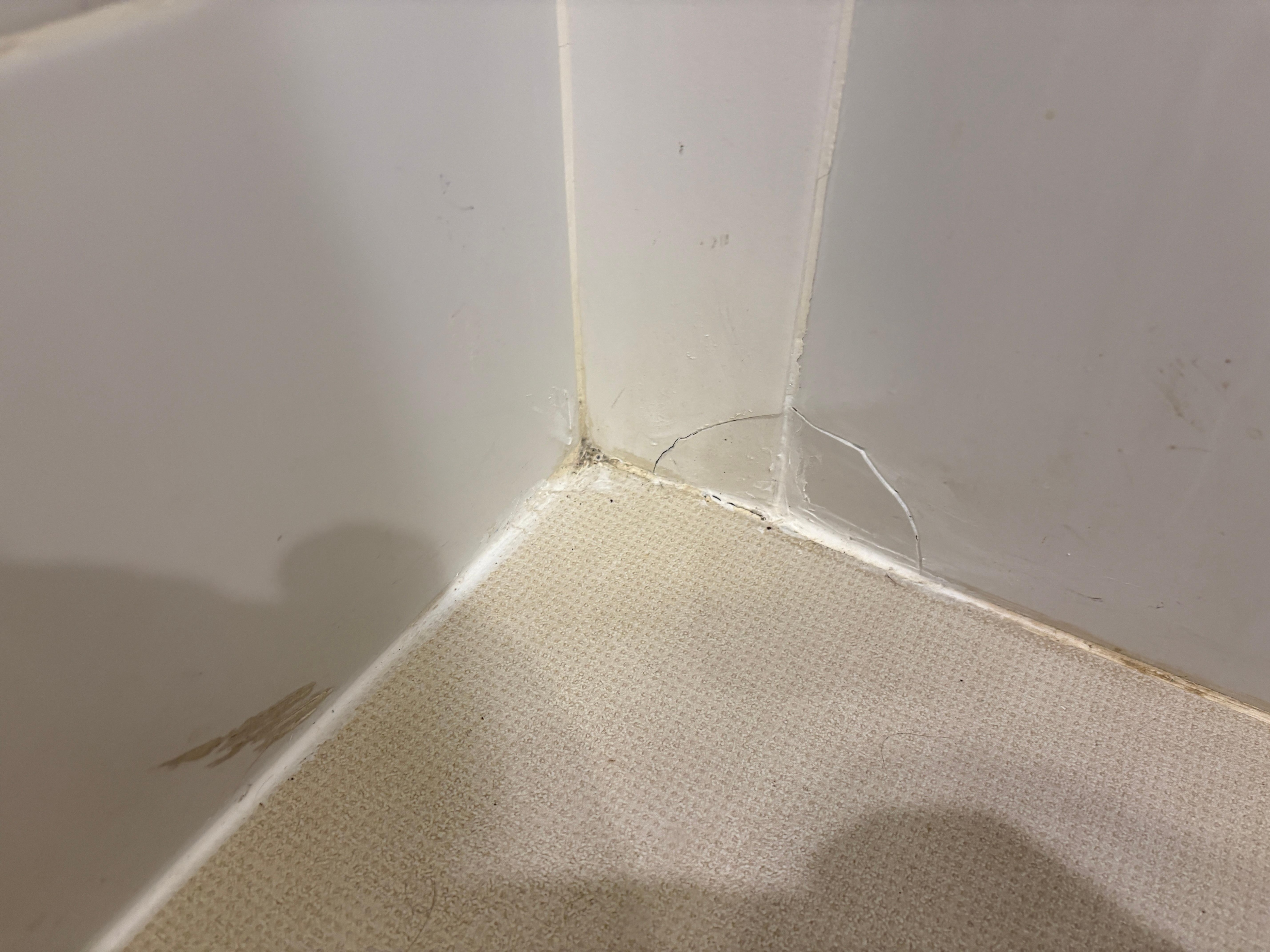 Badezimmer notdürftig saniert