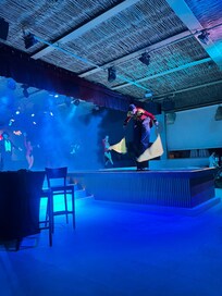 Dinner buffet show!