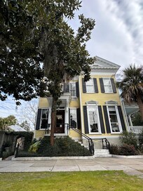 Looking toward the Inn from Forsyth park