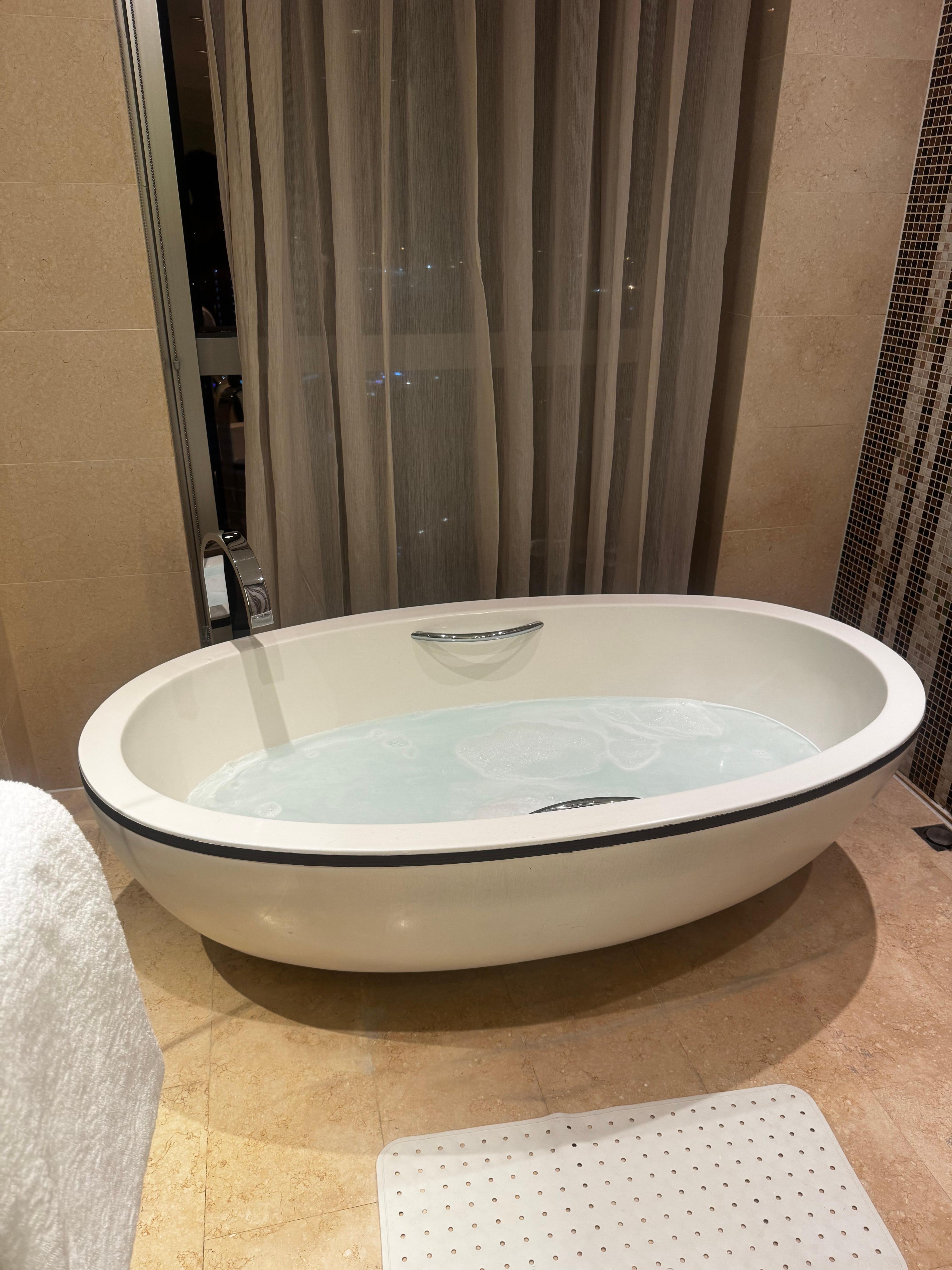 Sunken tub to relax your muscles after all the walking you will do. 