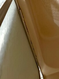 Mold in the shower and old glass
Doors with unstable track