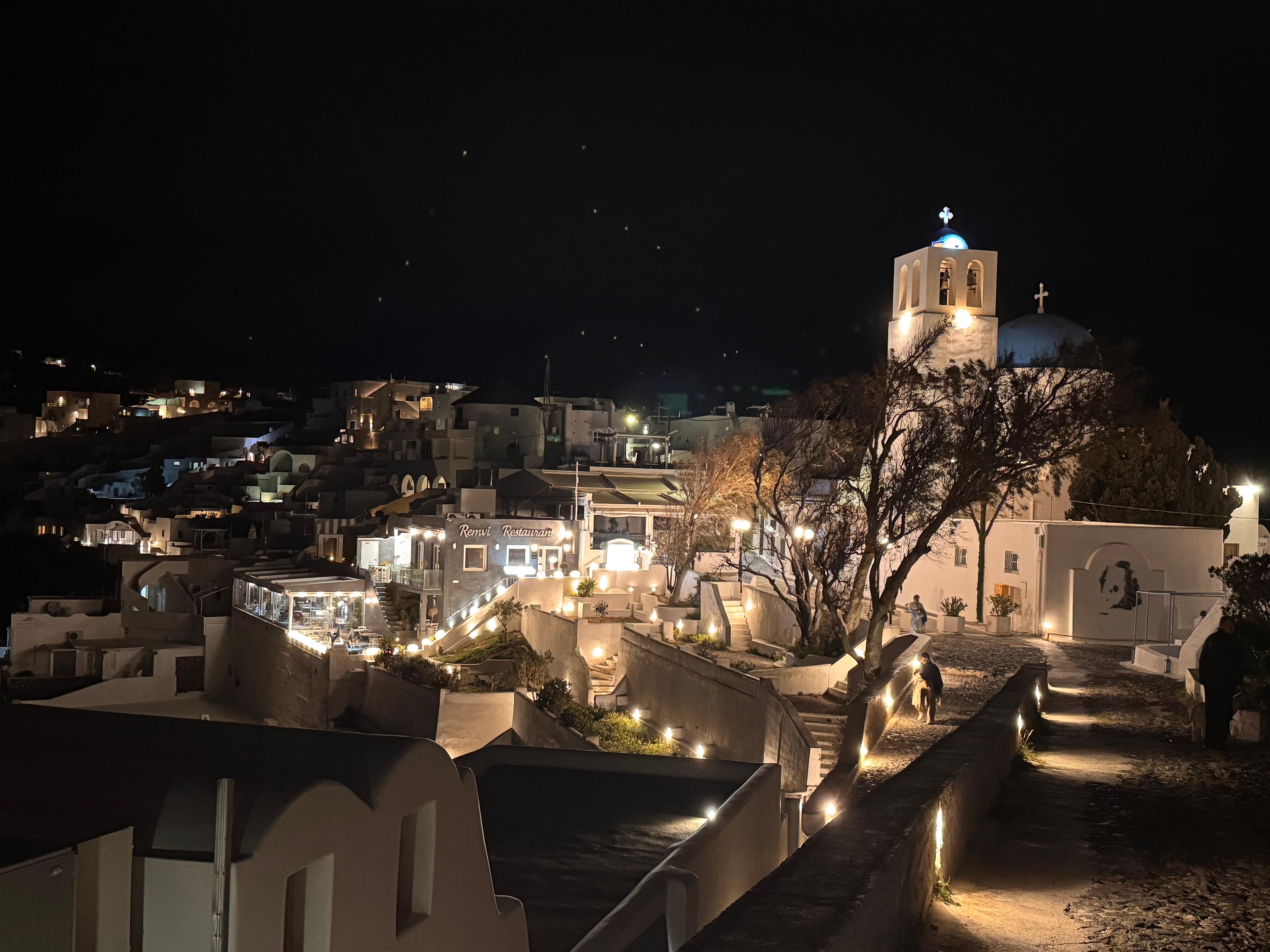 Sentier à côté de Allure Suites