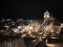 Sentier à côté de Allure Suites