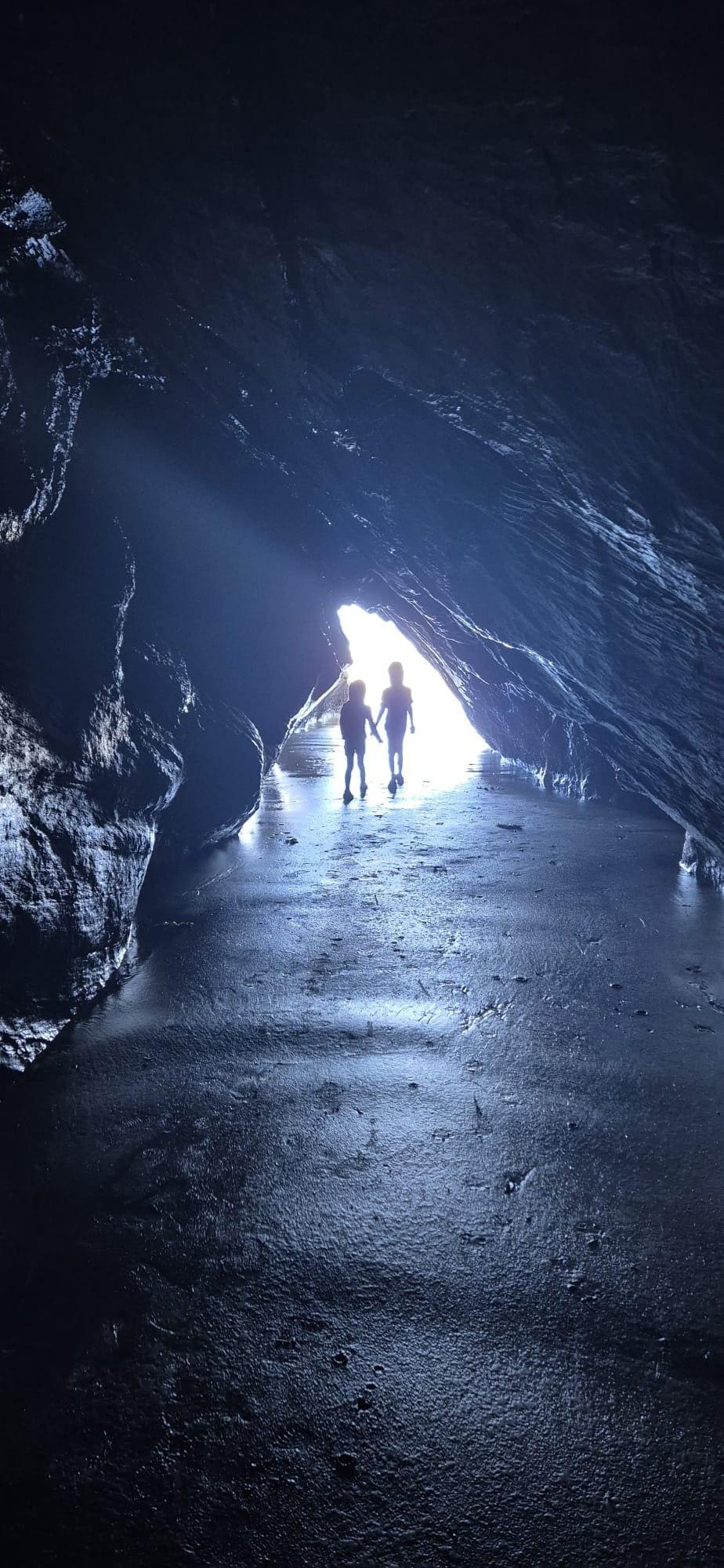 Höhle am Strand "Plage de Trezmalaouen" 