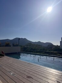 Piscine vue sur Santa Marta et ces montagnes !