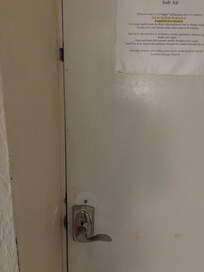No dead bolt