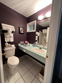 Charming bathroom with tub/shower combo.