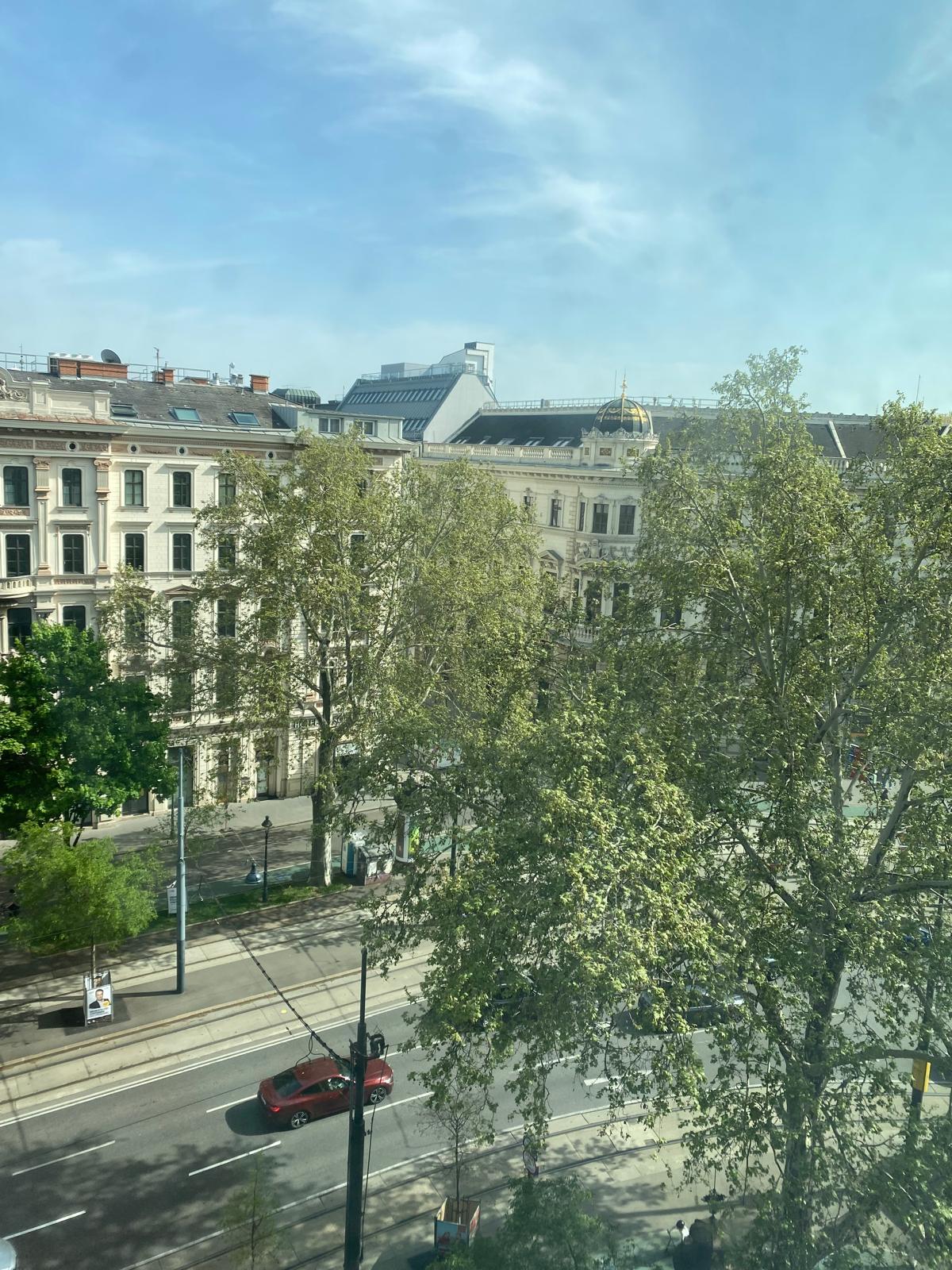 Blick aus dem schallisolierten Fenster