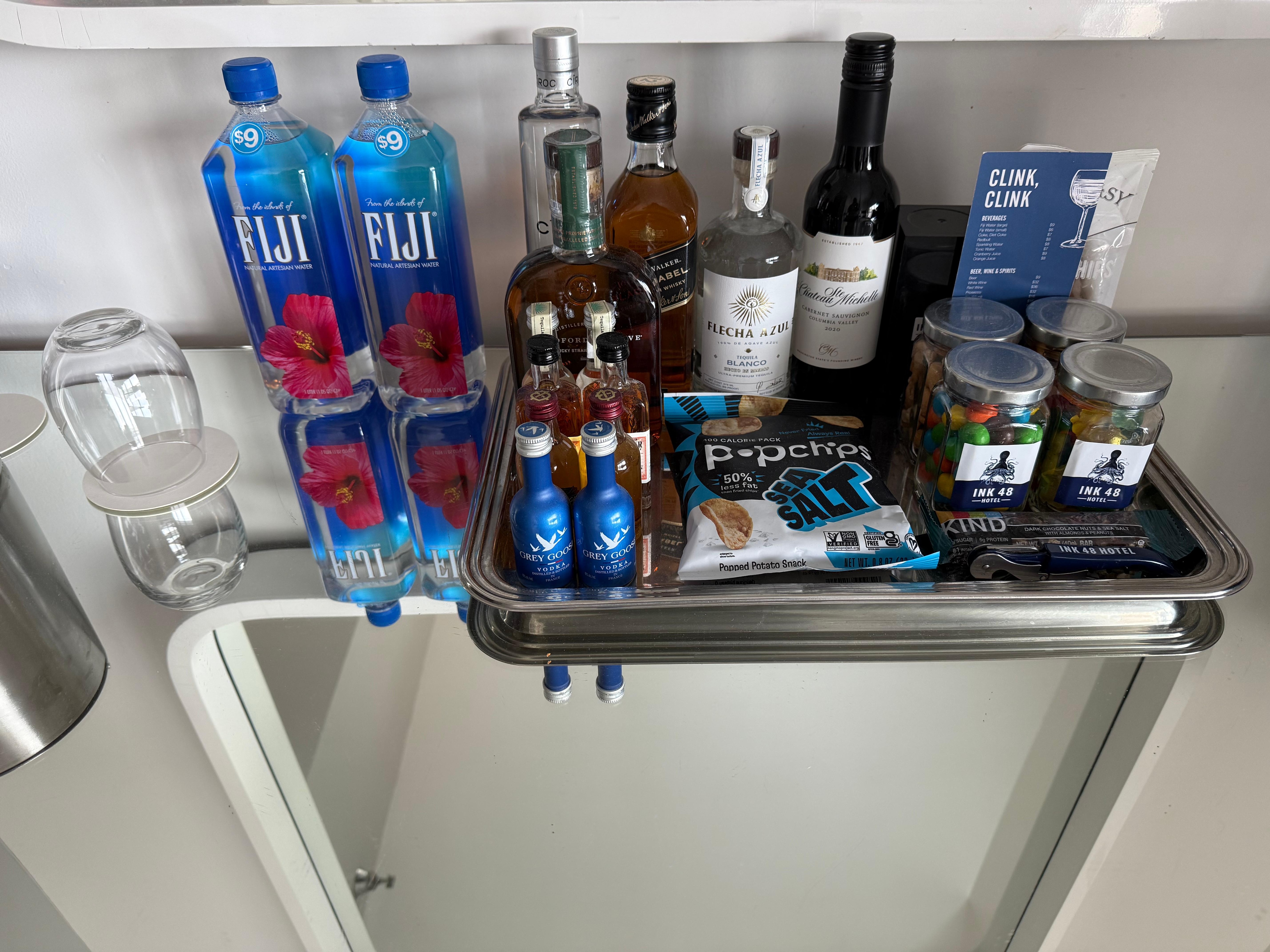 Room amenity/mini bar