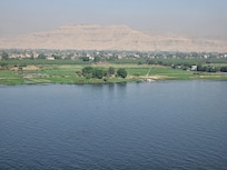 こちらは朝。時間が合えば、王家の谷の上空を飛ぶ気球の群れが見れます。