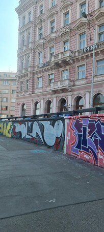 tolles Hotel, sehr vornehm, Parkplatz vorhanden, 16€ Nacht! Prag Zentrim