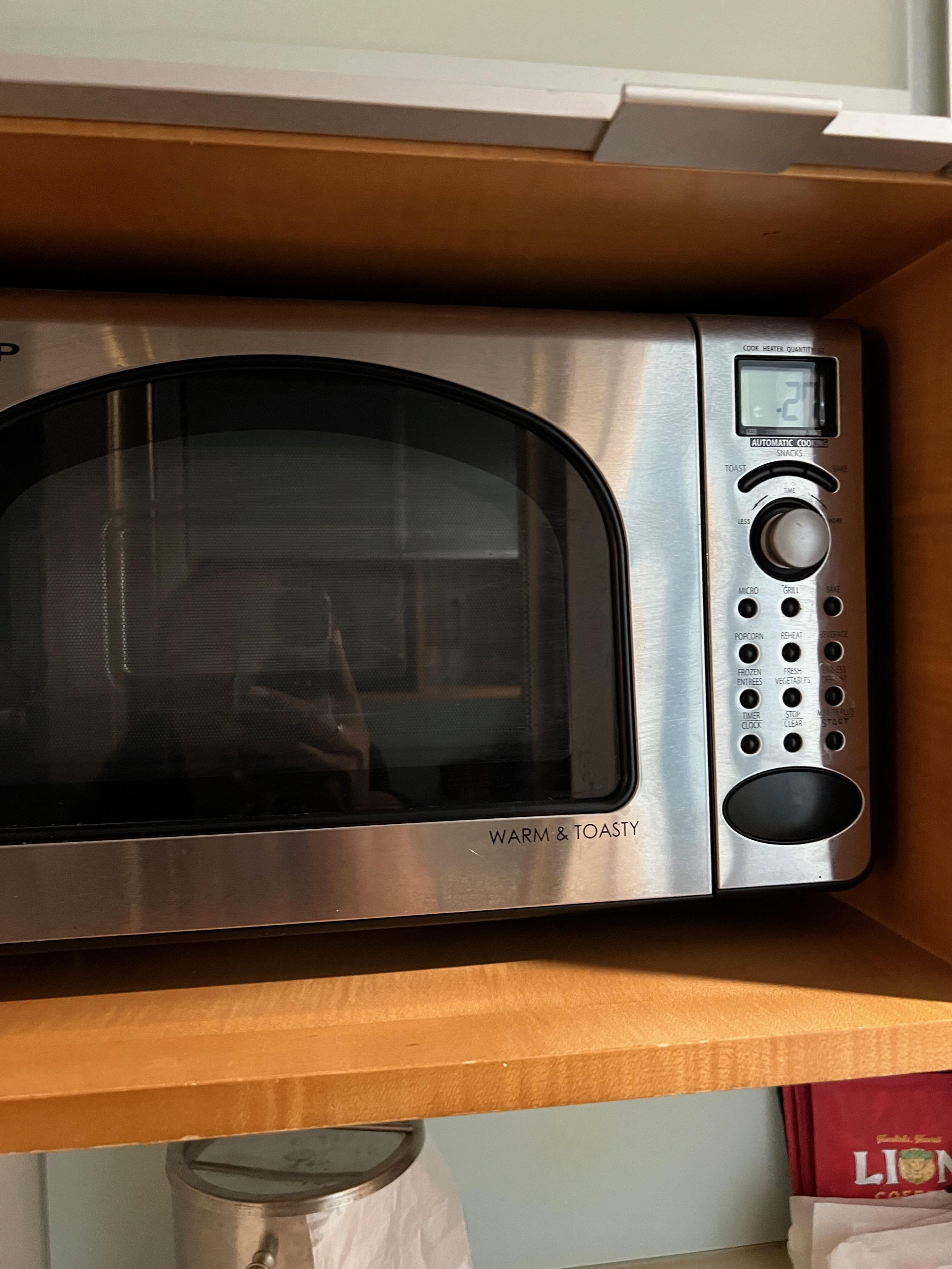 This microwave seems like it was made before Y2K. I can't remember the last time I saw a microwave with a knob.