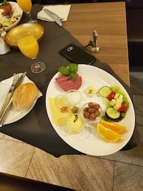 Breakfast with juice and coffee!! It was great!!