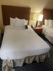 Pedimos camas grandes y nos dieron pequeñas