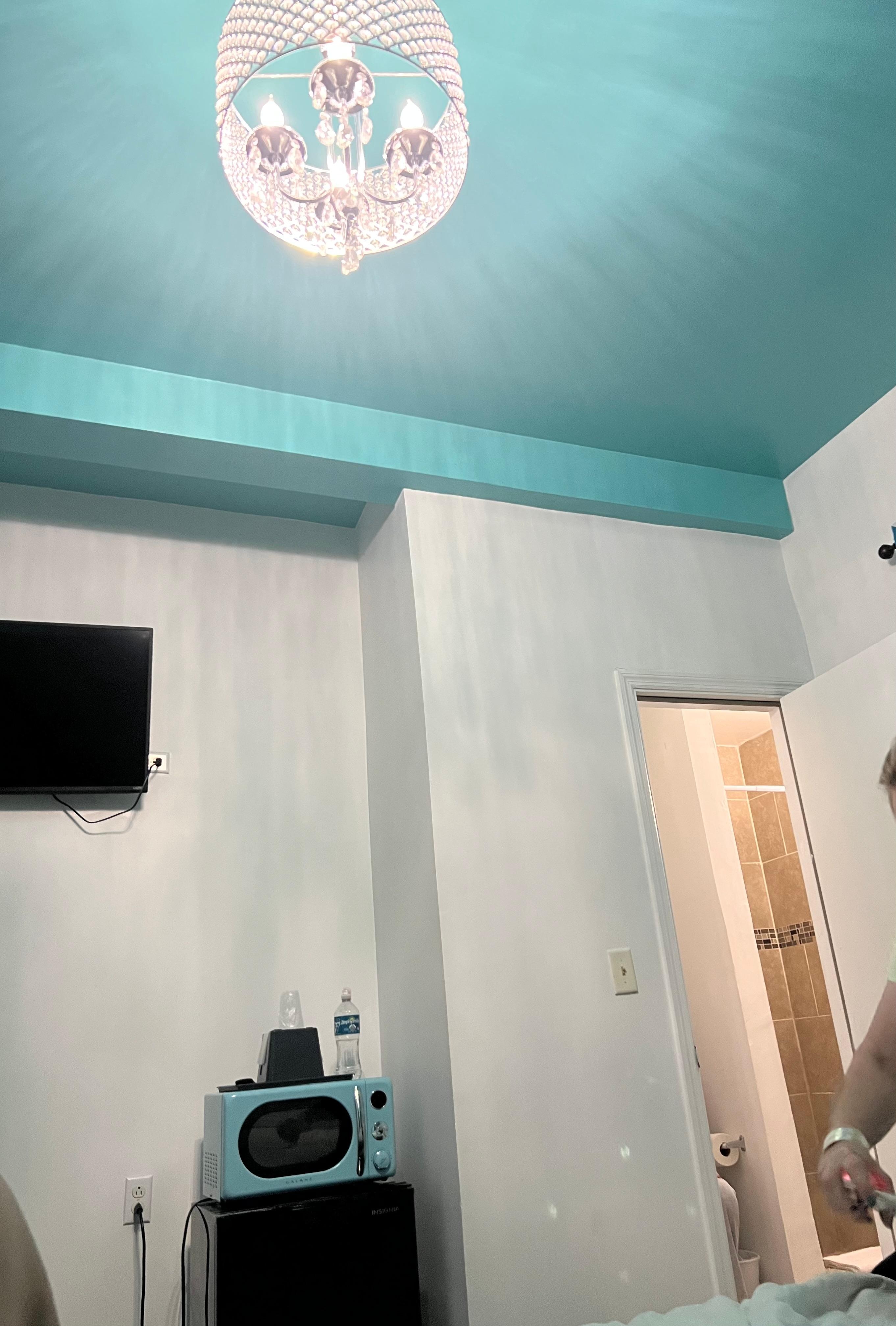 Stark bright white light was the only light in the room. No lamps. 