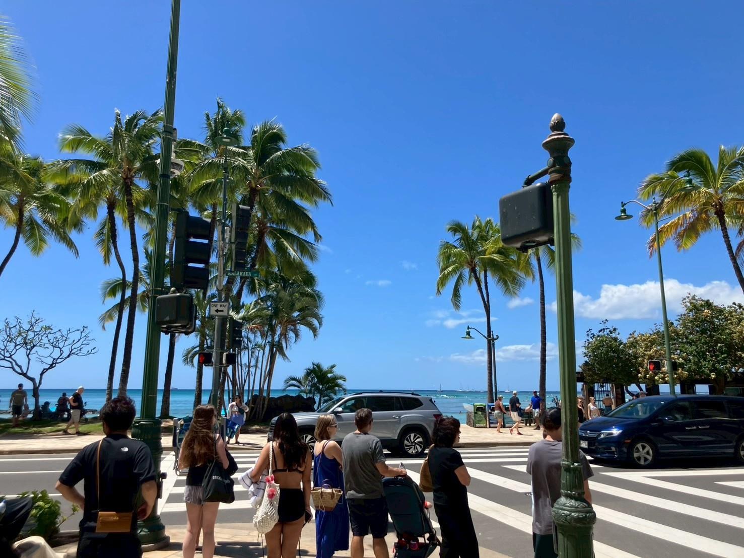 ホテルからワイキキビーチへ