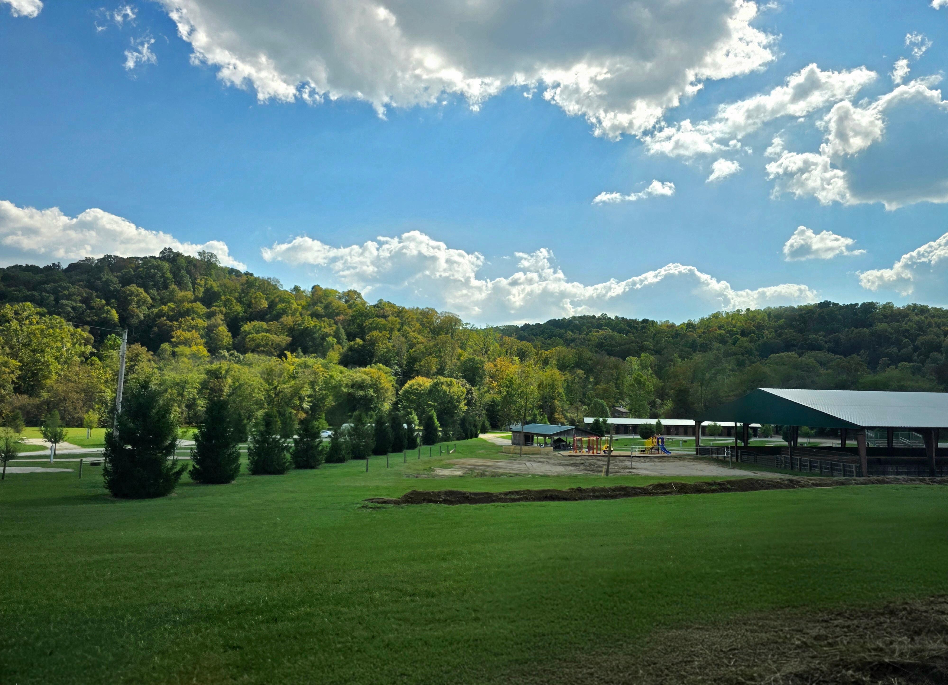 Pine Creek Cabins|Camping Resort