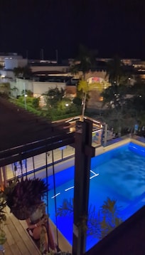 The rooftop on the night was a vibe! a bit of music, or a group learning Bachata dance, or groups of people chatting