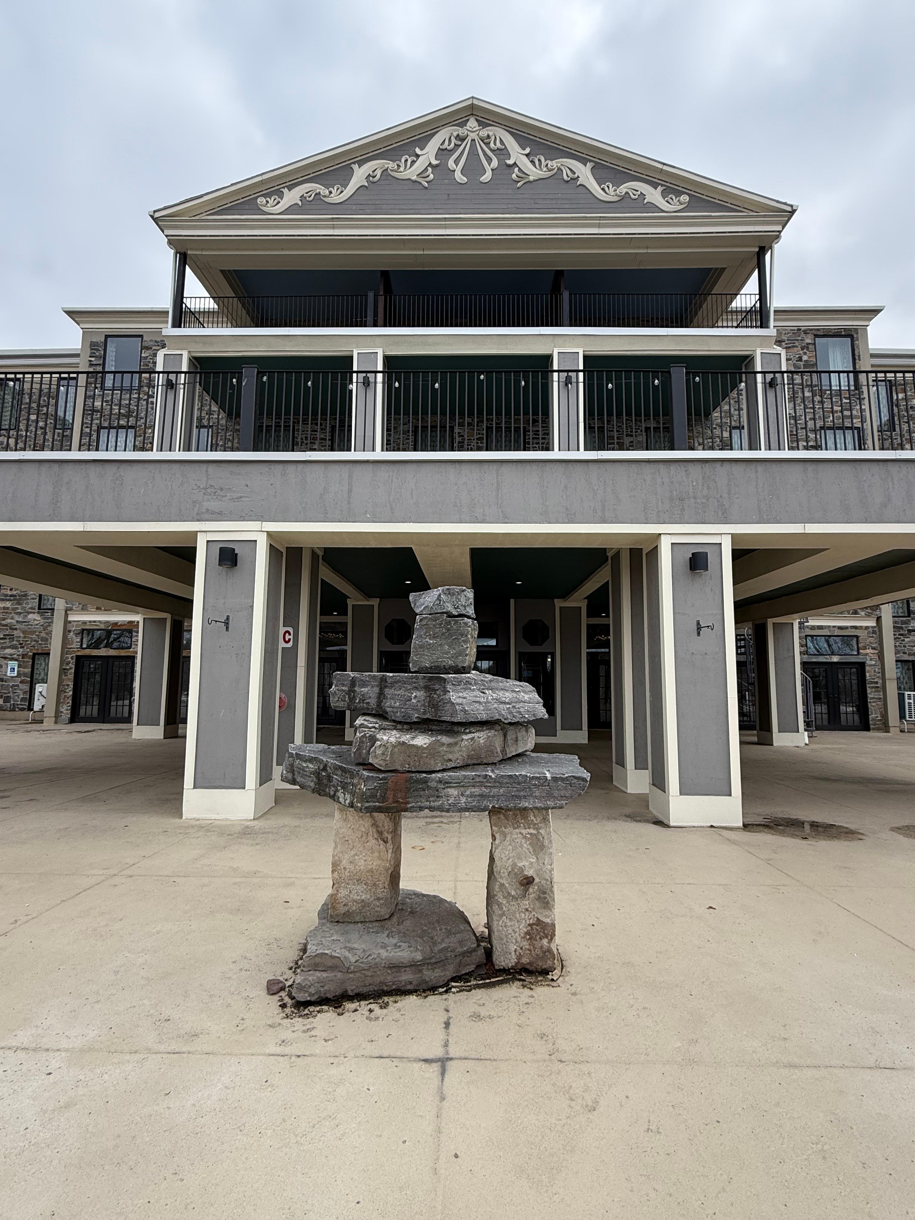 Two queen bed room with fireplace. Outdated televise and could not cast streaming/Netflix. 