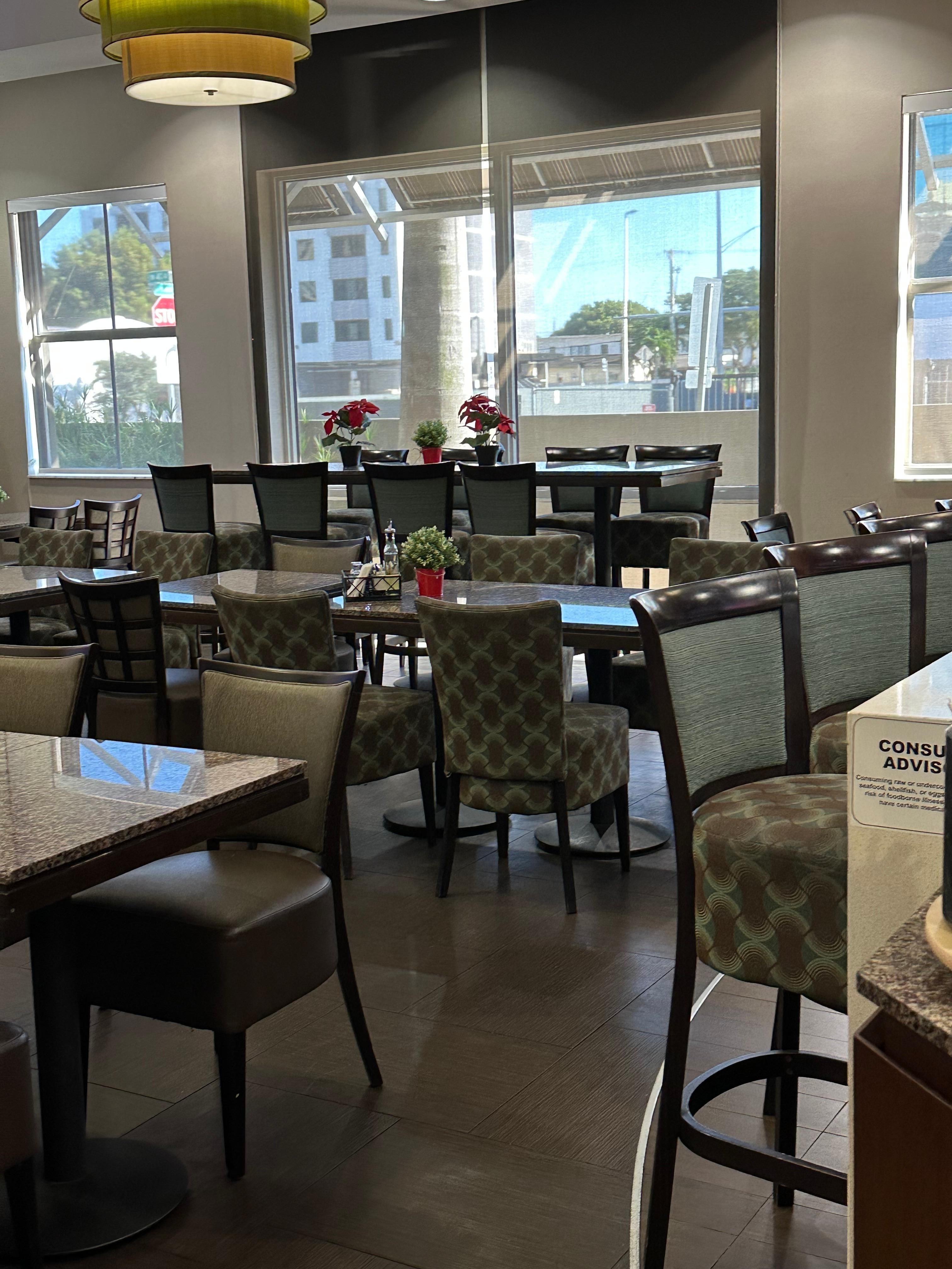 4100 Restaurant Dining Area