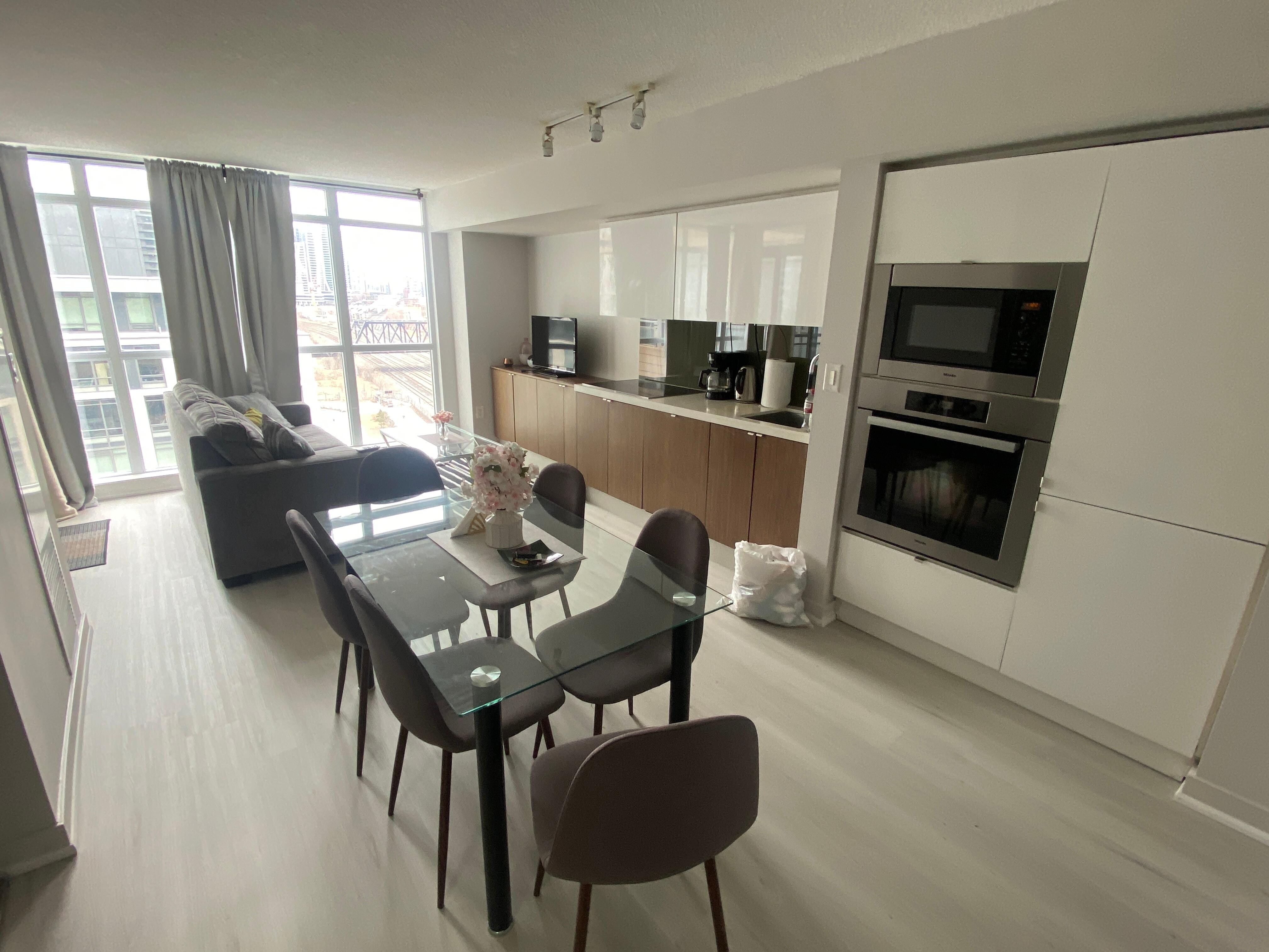 Kitchen/dining/living room