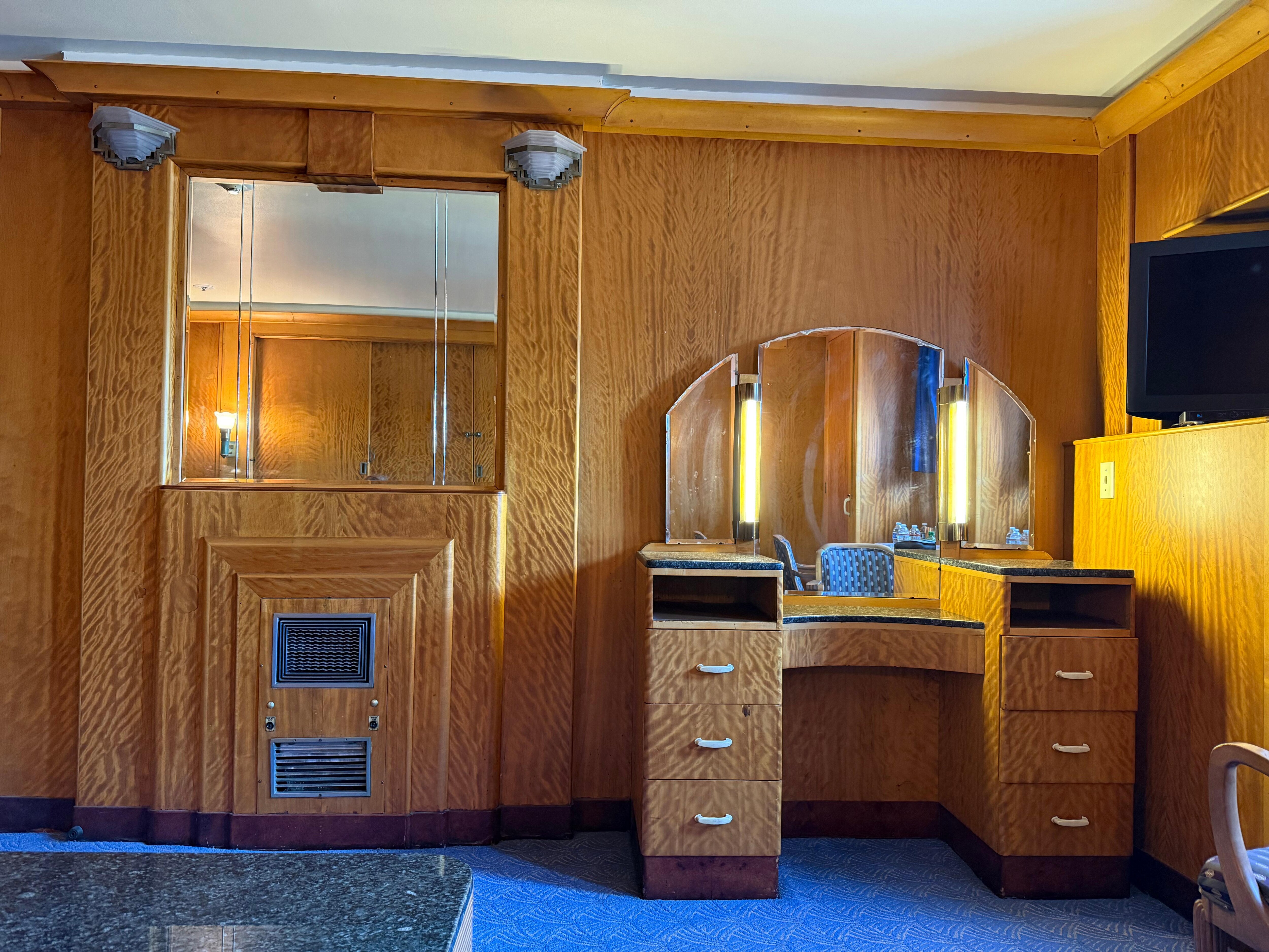 The wood was beautiful throughout especially in the Duke of Edinburgh Suite.