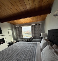 View of marina and fishing boats from the room. There is a great ocean view when you walk out the front door too, since it’s on a peninsula