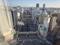 酒店窗口直望就是新潟站,出行和購物非常方便!