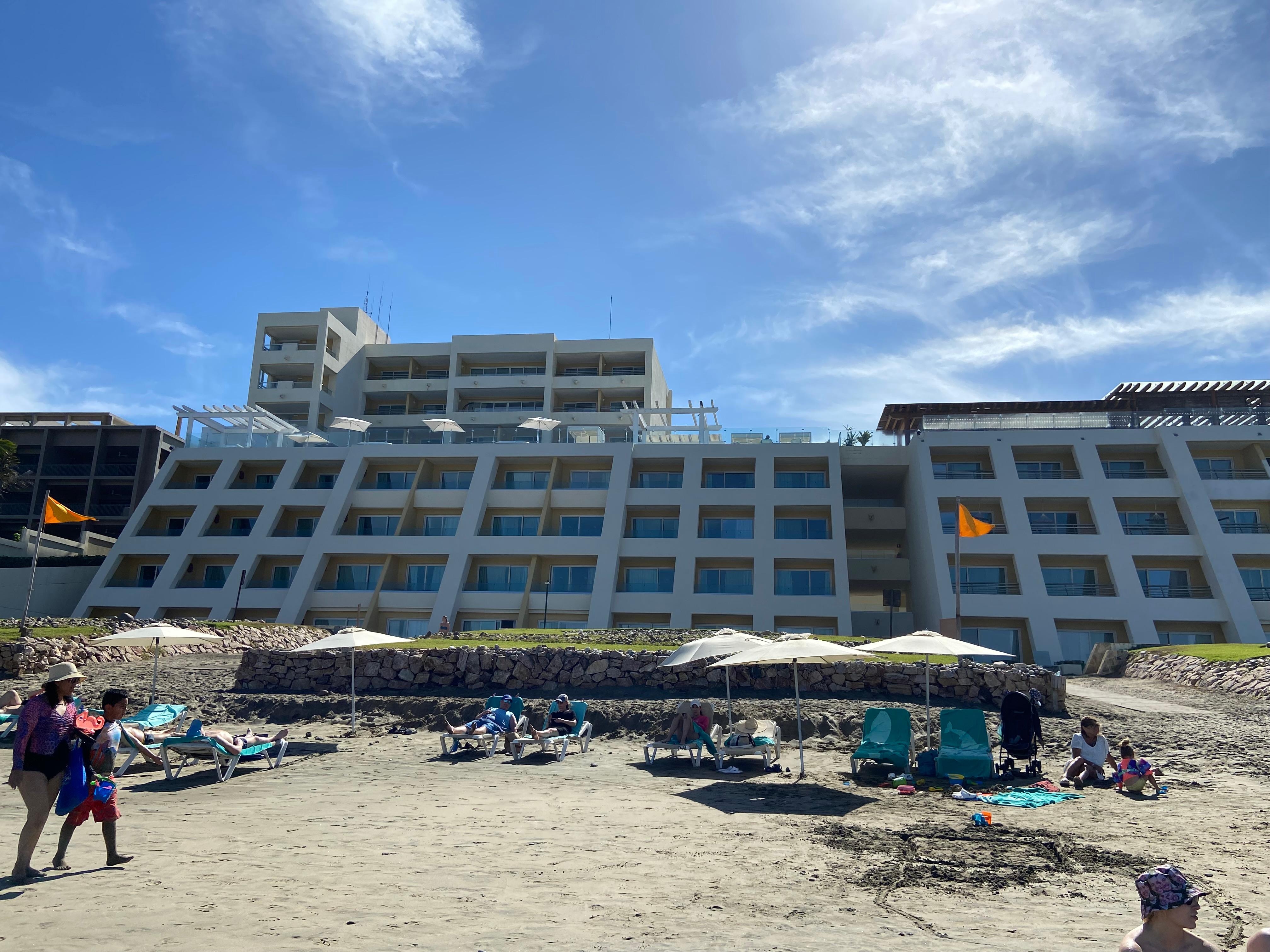 Messy set-up 
Ground floor beach front room obstructed by concrete wall.